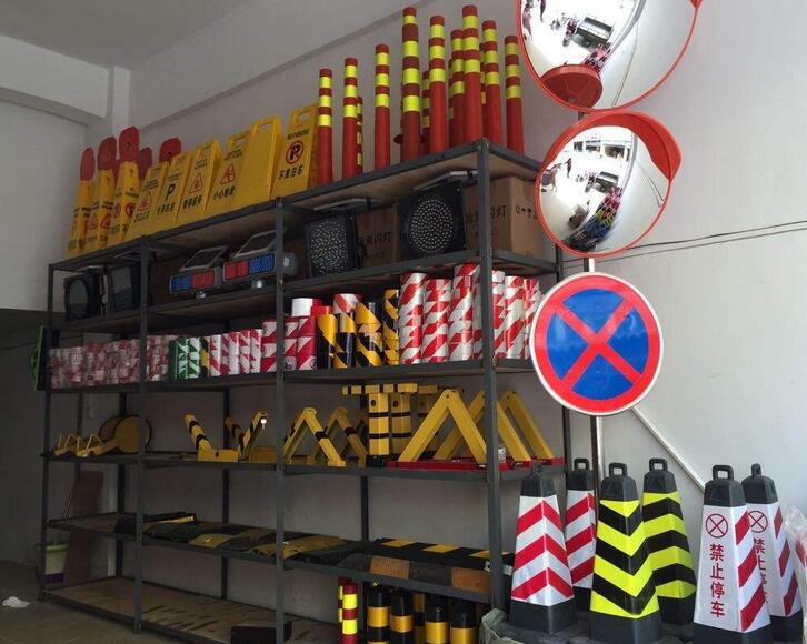 西安交通設(shè)施產(chǎn)品陳列展示